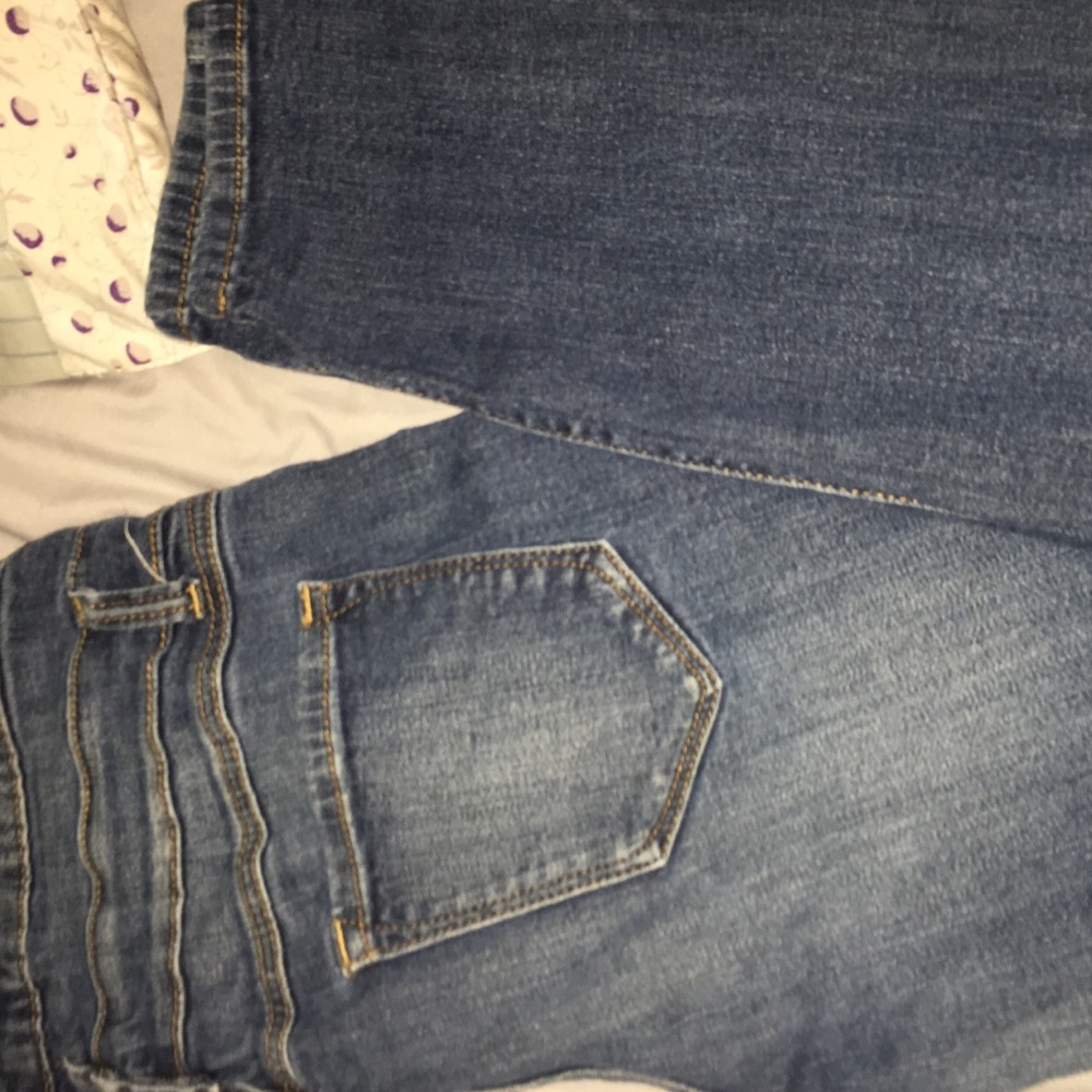 High waisted buttoned jeans